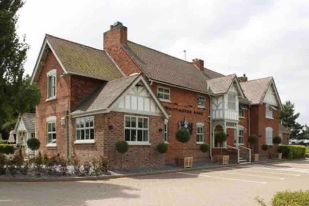 Hidden Gem Canal Facing Retreat With Lovely Walks * Hopwas