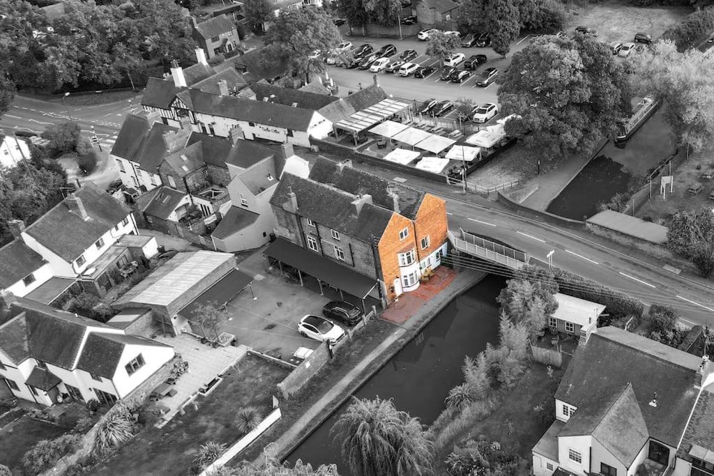Hidden Gem Canal Facing Retreat With Lovely Walks *