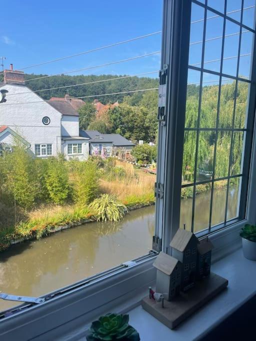 Hidden Gem Canal Facing Retreat With Lovely Walks Holiday home *