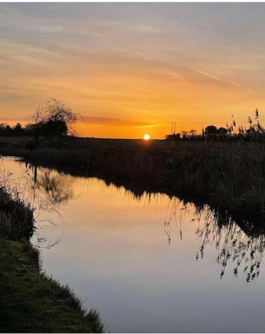 Hidden Gem Canal Facing Retreat With Lovely Walks * Hopwas