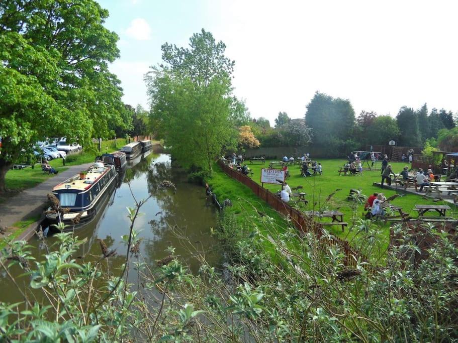 Hidden Gem Canal Facing Retreat With Lovely Walks Hopwas
