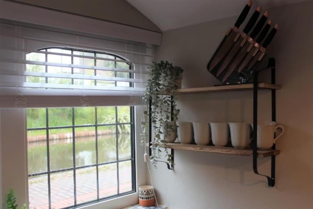 Holiday home Hidden Gem Canal Facing Retreat With Lovely Walks *